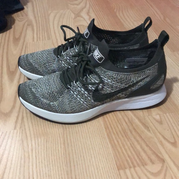 Nike Shoes - Women’s 7 Nike sneakers... olive green.. like new